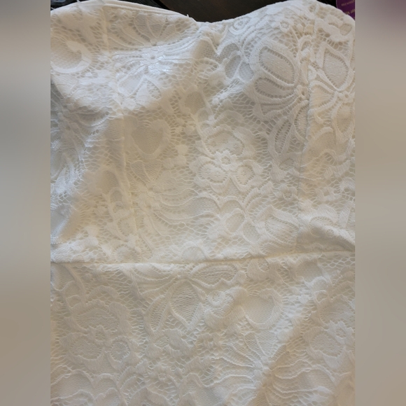 Elegant White Lace Strapless Dress - Picture 2 of 3